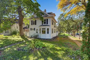 987 Earl St, Saint Paul, MN 55106 - Photo 2