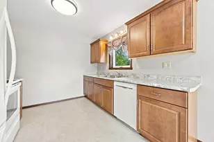 2728 29th Ave S, Moorhead, MN 56560 - Photo 8