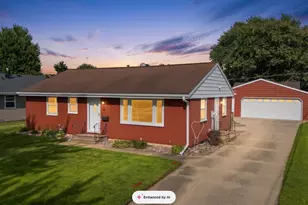 304 18th St NW, Austin, MN 55912 - Photo 2