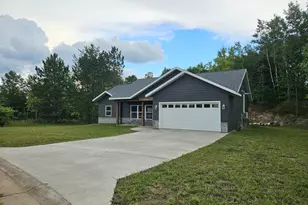 912 Carter Cir, Eveleth, MN 55734 - Photo 2