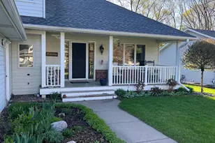 3598 Searle Ct, Vadnais Heights, MN 55127 - Photo 4
