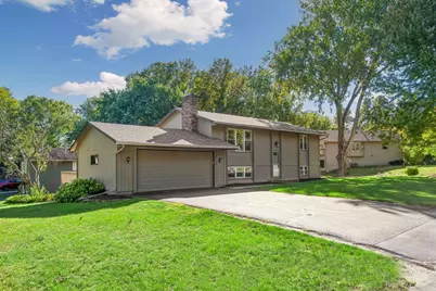 8113 Dakota Lane, Chanhassen, MN 55317 - Photo 2