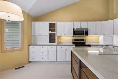 7063 Oak Pointe Curve, Bloomington, MN 55438 - Photo 38