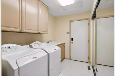 7063 Oak Pointe Curve, Bloomington, MN 55438 - Photo 26