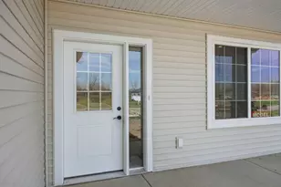 216 10th Ave NE, Hutchinson, MN 55350 - Photo 6