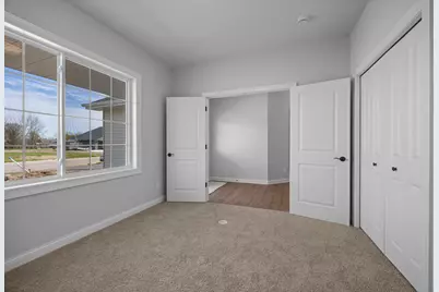 216 10th Avenue NE, Hutchinson, MN 55350 - Photo 10