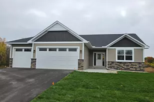 246 10th Ave NE, Hutchinson, MN 55350 - Photo 2