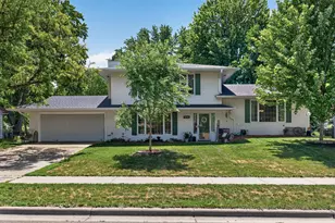 1094 Lowell Dr, Apple Valley, MN 55124 - Photo 2