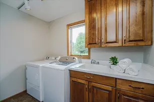 1060 Dennis St S, Maplewood, MN 55119 - Photo 32