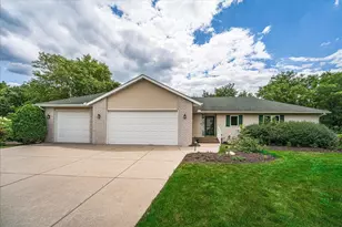 1060 Dennis St S, Maplewood, MN 55119 - Photo 4