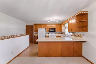 442 S Sunnyside Dr, Caledonia, MN 55921 - Photo 4