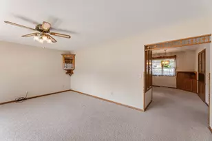442 S Sunnyside Dr, Caledonia, MN 55921 - Photo 8