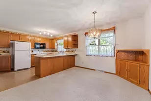 442 S Sunnyside Dr, Caledonia, MN 55921 - Photo 2