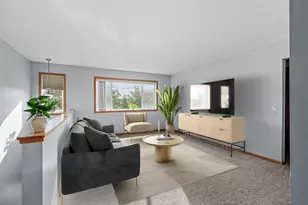 4052 Blakewood Dr, Shakopee, MN 55379 - Photo 2