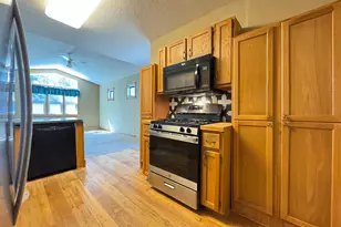 830 Sandhurst Dr W, Roseville, MN 55113 - Photo 14