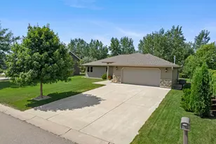 820 Willow Dr, Hutchinson, MN 55350 - Photo 8