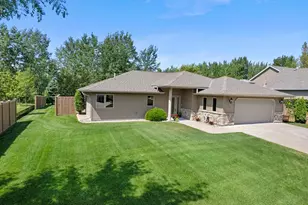 820 Willow Dr, Hutchinson, MN 55350 - Photo 10