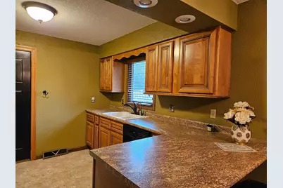 904 Willmar Avenue SE, Willmar, MN 56201 - Photo 6