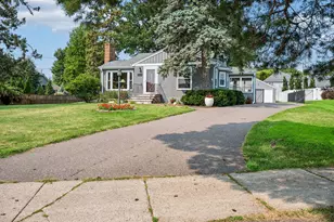 425 Turners Crossroad N, Golden Valley, MN 55422 - Photo 2
