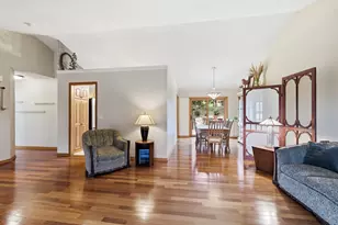 1123 Ridge Bluff Dr, Chaska, MN 55318 - Photo 10