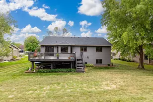 1123 Ridge Bluff Dr, Chaska, MN 55318 - Photo 32