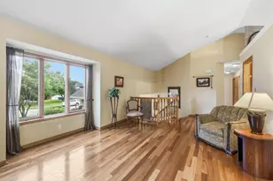 1123 Ridge Bluff Dr, Chaska, MN 55318 - Photo 8