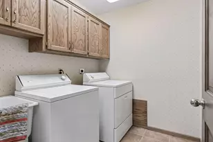 1724 Donegal Dr, Woodbury, MN 55125 - Photo 32