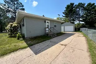 915 NE 7th Ave, Grand Rapids, MN 55744 - Photo 2