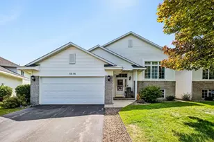 1016 Lilac Ct, Shakopee, MN 55379 - Photo 2