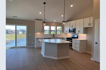 1649 Lund Way, Shakopee, MN 55379 - Photo 4