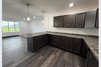 100 Oak Crest Blvd, Roseau, MN 56751 - Photo 8