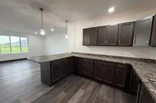 100 Oak Crest Blvd, Roseau, MN 56751 - Photo 8