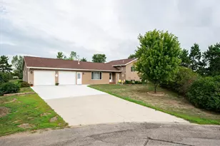 614 W Colfax St, Parkers Prairie, MN 56361 - Photo 2