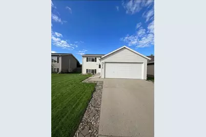 3016 32nd Avenue S, Moorhead, MN 56560 - Photo 2