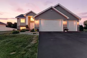 22486 Cantrel Way, Farmington, MN 55024 - Photo 2