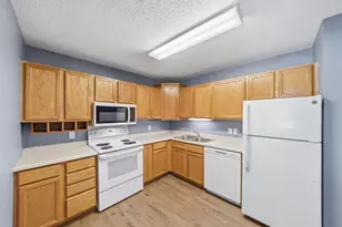 14 E 13th St, Waconia, MN 55387 - Photo 8