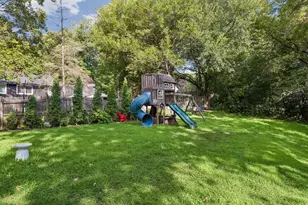 18160 Berry Ln, Wayzata, MN 55391 - Photo 8