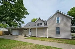323 1st St SW, Wadena, MN 56482 - Photo 2