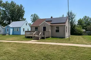 812 2nd St SW, Pipestone, MN 56164 - Photo 2