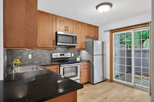 11226 Providence Ln, Eden Prairie, MN 55344 - Photo 8