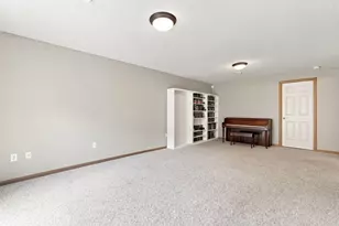 1353 White Oak Dr, Chaska, MN 55318 - Photo 30