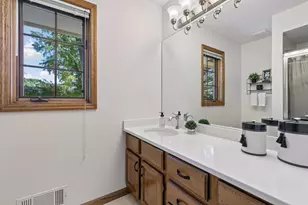 10001 Chowen Ave S, Bloomington, MN 55431 - Photo 38