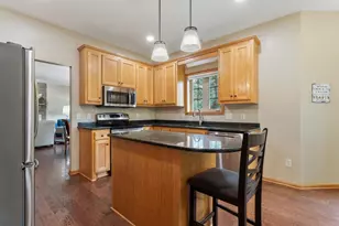 339 Summer Pl E, Maplewood, MN 55117 - Photo 4