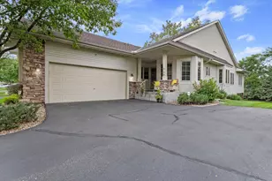 339 Summer Pl E, Maplewood, MN 55117 - Photo 1
