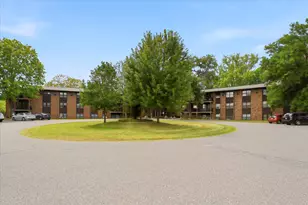 10113 W 34th St, Minnetonka, MN 55305 - Photo 2