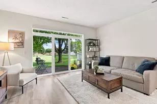 789 Providence Dr, Shakopee, MN 55379 - Photo 2