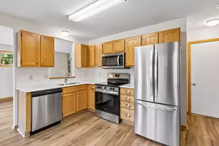 15329 Greenhaven Ln, Burnsville, MN 55306 - Photo 12