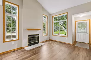15329 Greenhaven Ln, Burnsville, MN 55306 - Photo 6