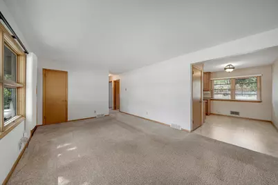 903 Parallel Street, Chaska, MN 55318 - Photo 6
