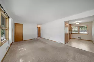 903 Parallel St, Chaska, MN 55318 - Photo 6